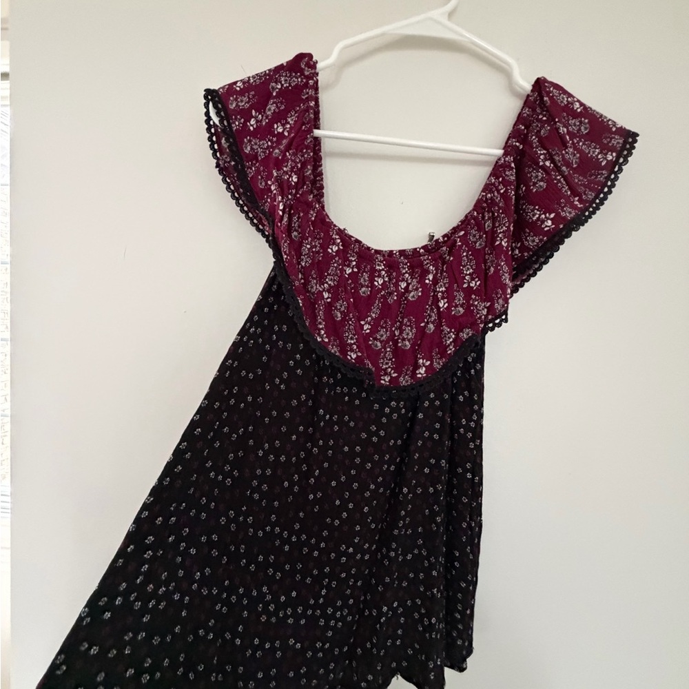 Stradivarius Burgundy and Black Floral Off-Shoulder Blouse - Picture 3 of 6